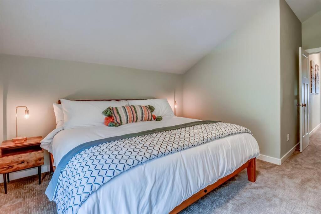 New Tri-Level Home With Ocean View And 3 En-Suite Bedrooms! Depoe Bay Exteriör bild