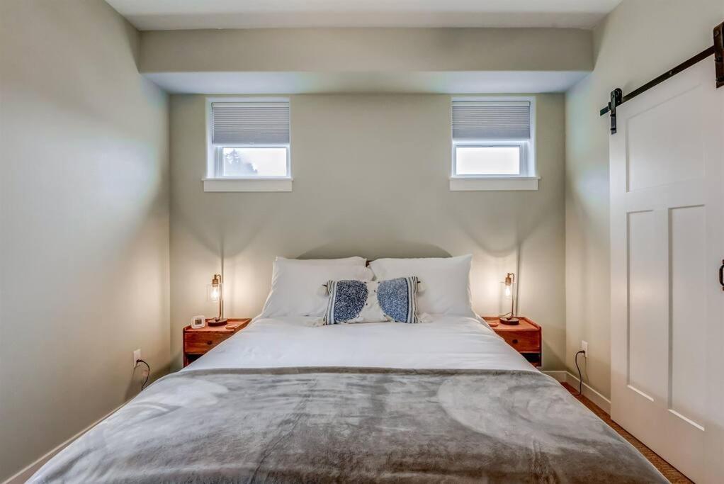 New Tri-Level Home With Ocean View And 3 En-Suite Bedrooms! Depoe Bay Exteriör bild