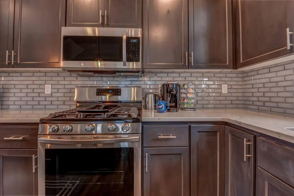 New Tri-Level Home With Ocean View And 3 En-Suite Bedrooms! Depoe Bay Exteriör bild