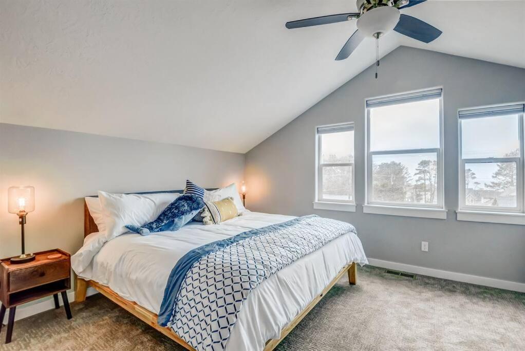 New Tri-Level Home With Ocean View And 3 En-Suite Bedrooms! Depoe Bay Exteriör bild