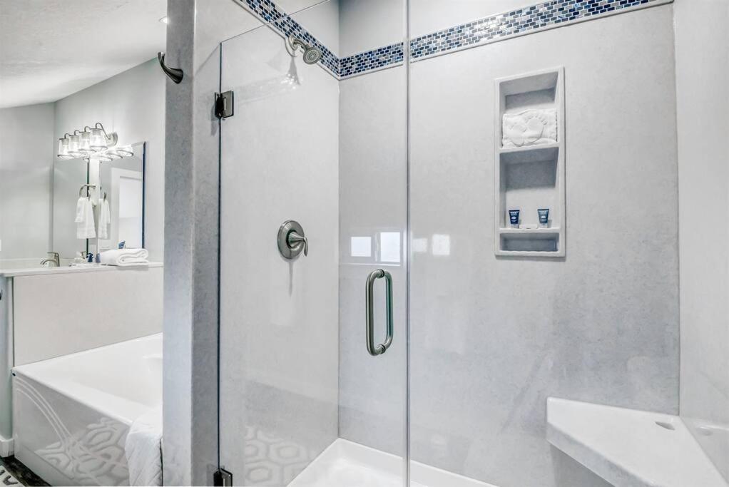 New Tri-Level Home With Ocean View And 3 En-Suite Bedrooms! Depoe Bay Exteriör bild
