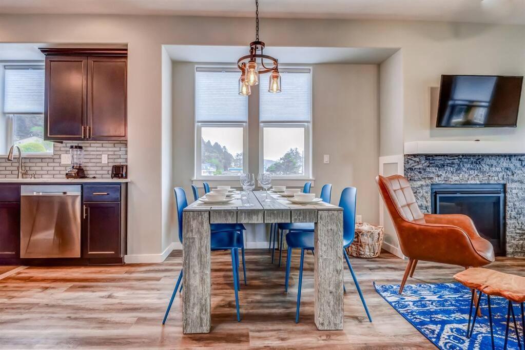 New Tri-Level Home With Ocean View And 3 En-Suite Bedrooms! Depoe Bay Exteriör bild