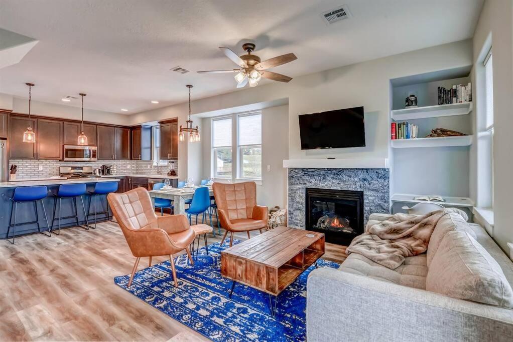 New Tri-Level Home With Ocean View And 3 En-Suite Bedrooms! Depoe Bay Exteriör bild