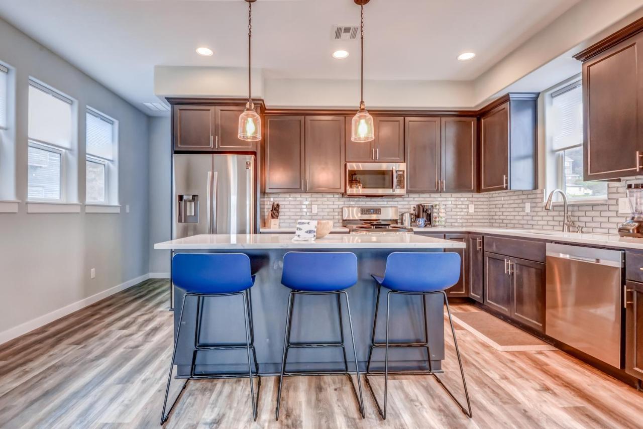 New Tri-Level Home With Ocean View And 3 En-Suite Bedrooms! Depoe Bay Exteriör bild