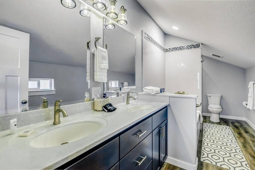 New Tri-Level Home With Ocean View And 3 En-Suite Bedrooms! Depoe Bay Exteriör bild