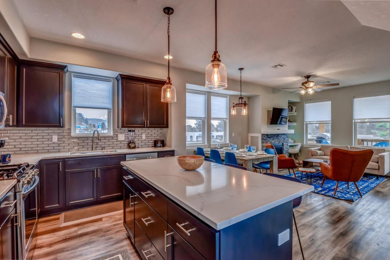 New Tri-Level Home With Ocean View And 3 En-Suite Bedrooms! Depoe Bay Exteriör bild